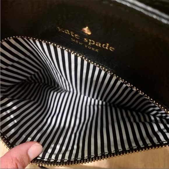 Kate Spade Black Crossbody Bag with Adjustable Strap and Zipper Closure - Picture 12 of 13